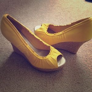 Yellow wedges