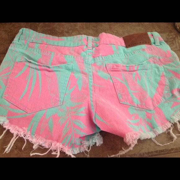 Sold Billabong shorts - Picture 2 of 3