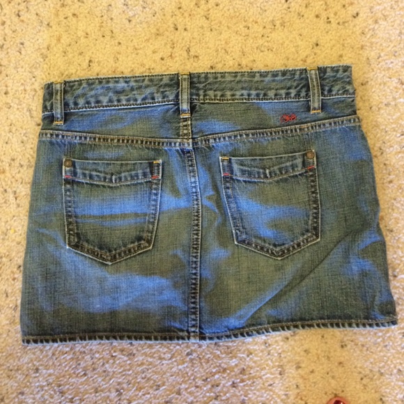 Gap 1969 jean skirt in size 2. - Picture 2 of 2