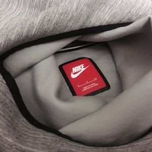 NIKE WOMEN TECH FLEECE PONCHO