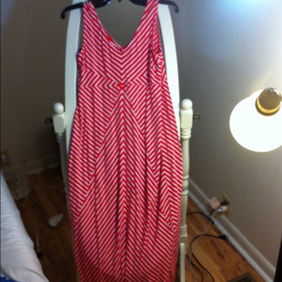 Red and white maternity dress with Tiny flaw