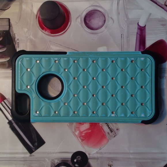 This is a light blue iPhone 5/5s case.