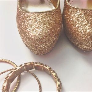 🎉HP 5/6🎉 Gold Glitter Pumps
