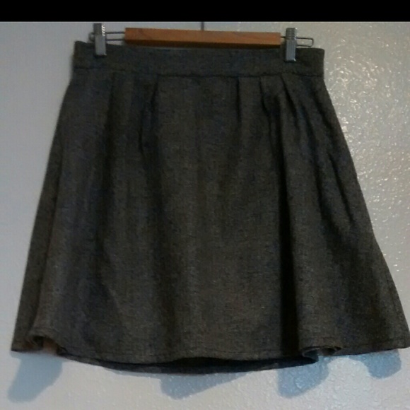 Grey skater skirt. Elastic waist. - Picture 2 of 3