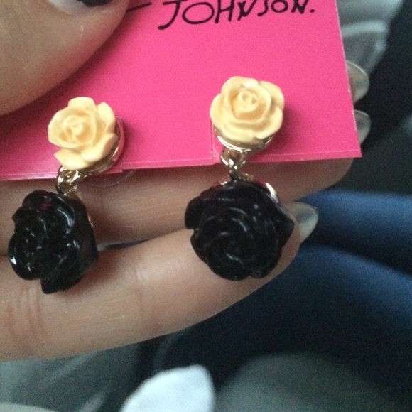 Betsey Johnson Rose Earrings - Picture 2 of 3
