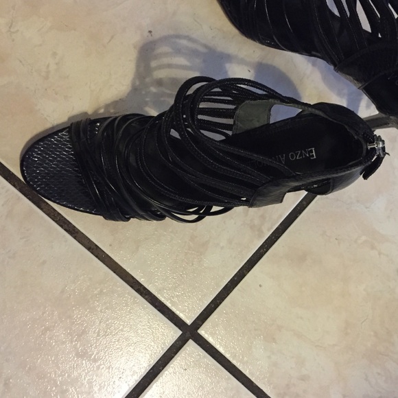 Black stylish heels! Brand new!!