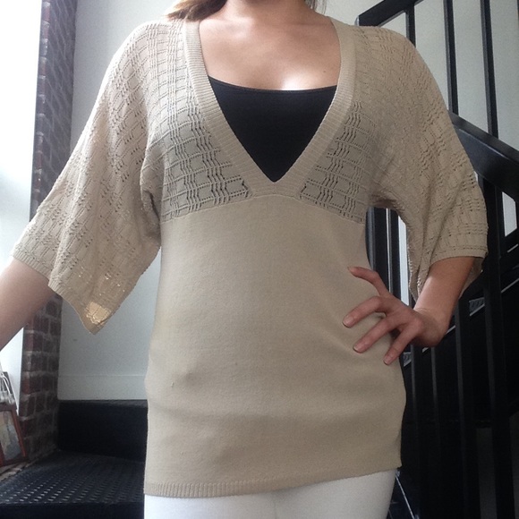 Cute LOFT top - Picture 2 of 3