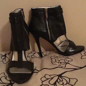 Never worn Bebe heels size 8