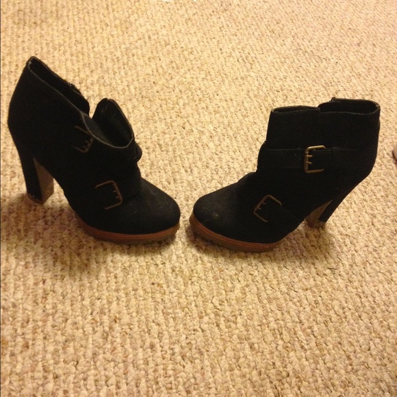 Black high heel boots - Picture 2 of 2