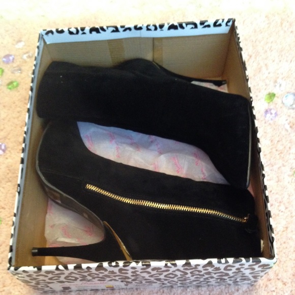 Black Lonerstar Ankle Boot
