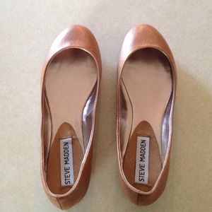 Steve Madden light brown flats
