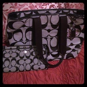 Coach Kyra w/Pink Daisy & Wristlet