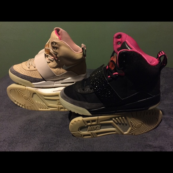 Nike Air yeezys 1 both size 8.5