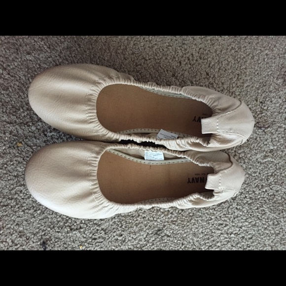 Shoes - Nude ballet flats