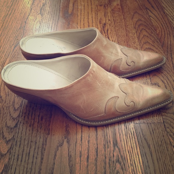 Pointed Western Mules