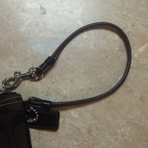 Brown coach wristlet - Picture 3 of 3