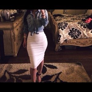 White Body Con Skirt ❤️