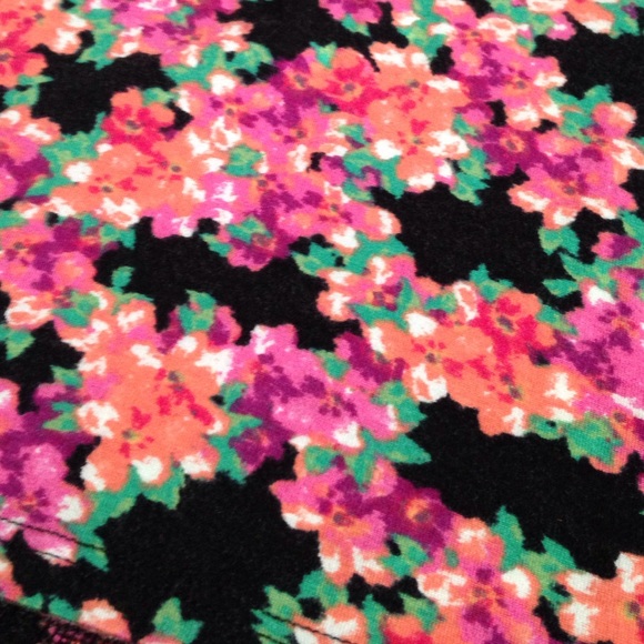 Bethany Mota, Floral, Crop Top - Picture 2 of 3