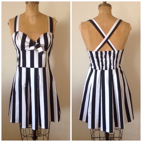 SOLD Patterson J. Kincaid black and white  dress