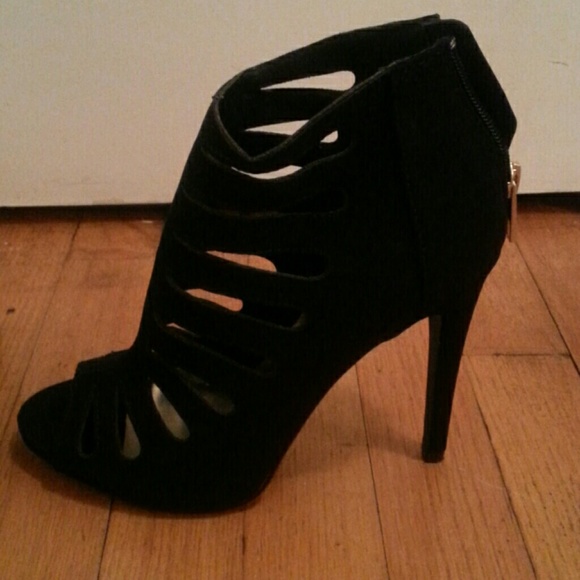 Heels - Picture 2 of 4