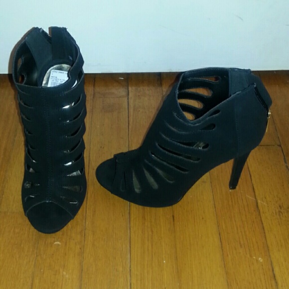Heels - Picture 3 of 4
