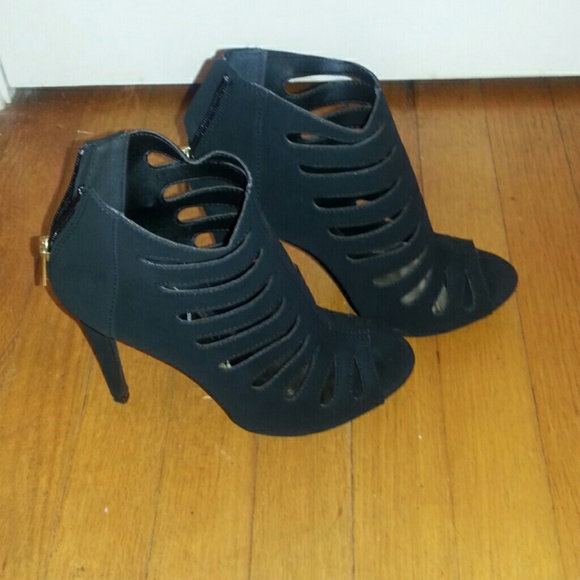 Heels - Picture 4 of 4