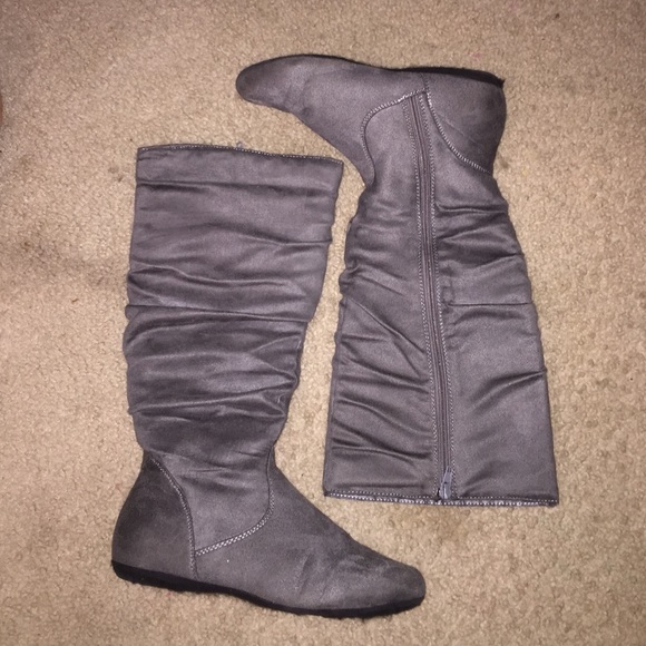 Sz 7 grey boots