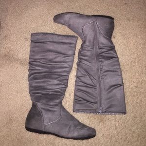 Sz 7 grey boots
