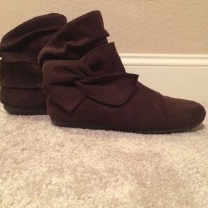 Short brown boots