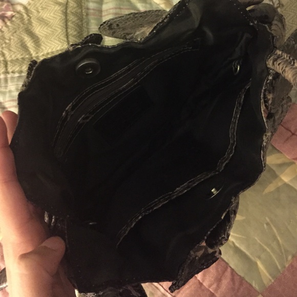 Faux Snakeskin Ruffle Purse 👜 - Picture 2 of 3