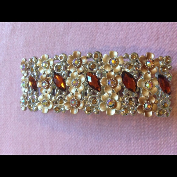 SOLD🎀 Premier Jewelry Ornate Bracelet - Picture 2 of 2