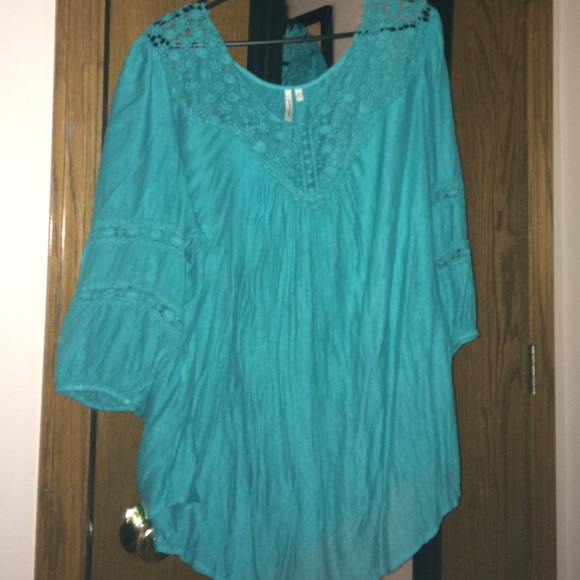 Lightweight blue top