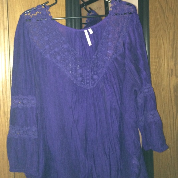 Sold!!! Purple lightweight top - Picture 2 of 4