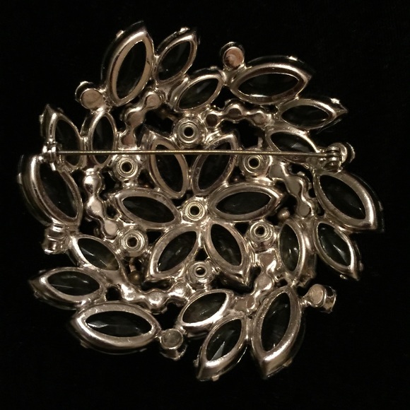 Spectacular JULIANA Brooch - Picture 2 of 4