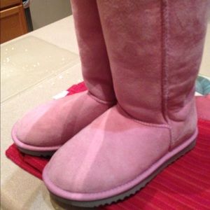 New Pink Uggs size 5 wore once