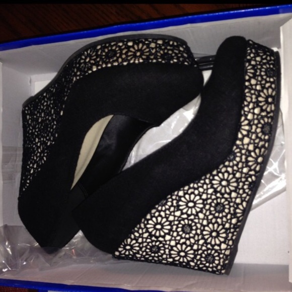 Black wedge heels