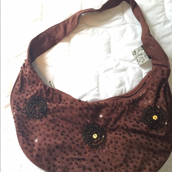 Medium size brown purse with seed bead accent