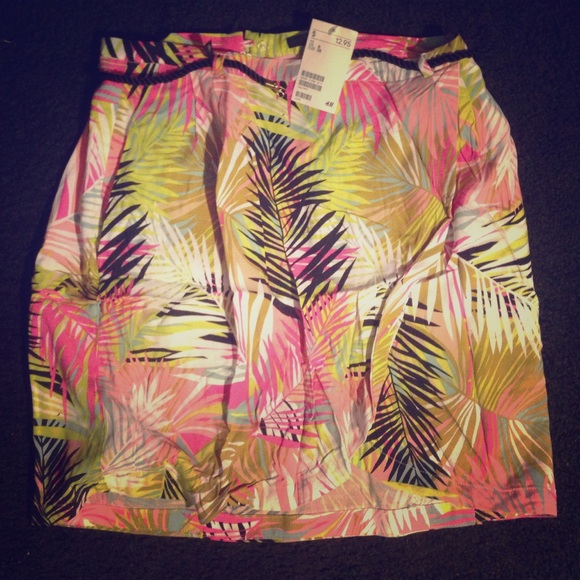 H&M colorful skirt w/belt