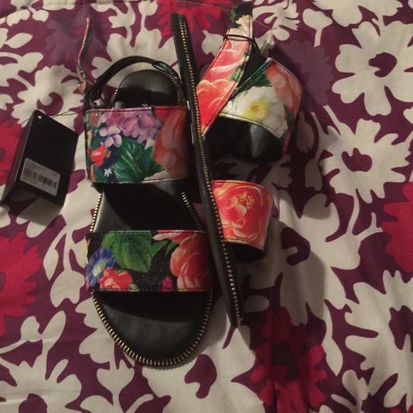 floral sandals from forever 21 - Picture 1 of 3