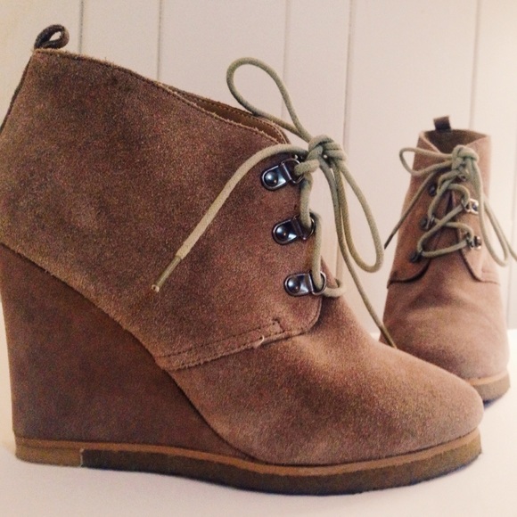 Steve Madden, tan, lace up wedges.