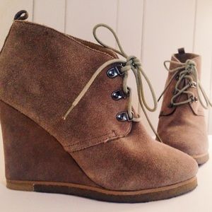 Steve Madden, tan, lace up wedges.