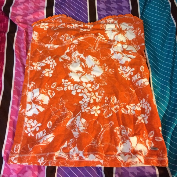 Strapless Hawaiian patterned top