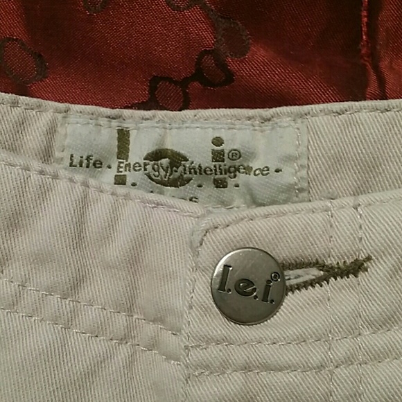 Shorts - Picture 2 of 3