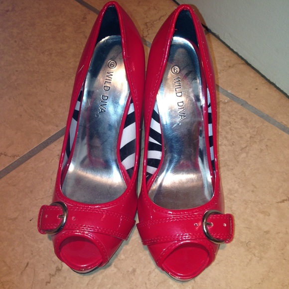 Shoes - Size 6 cute red high heels