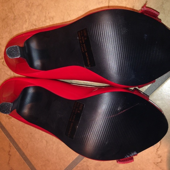Size 6 cute red high heels - Picture 2 of 3