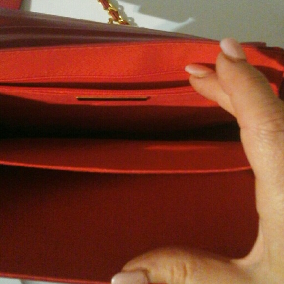 GIANi   Bernini   red chain   handbag - Picture 2 of 4