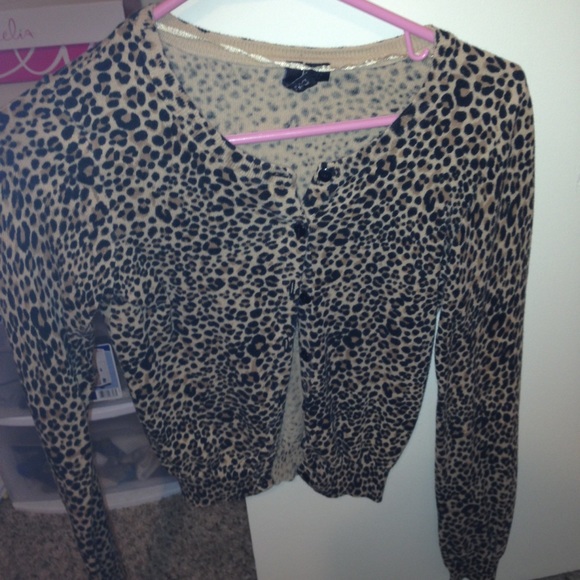 Jackets & Blazers - Small cheetah print cardigan