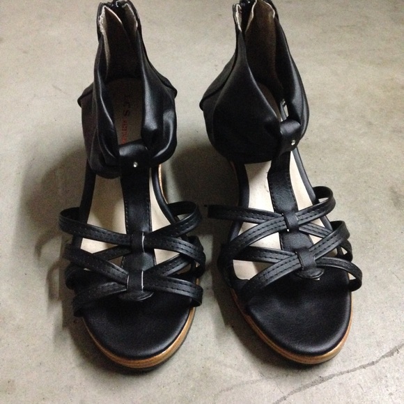 Black Wedges