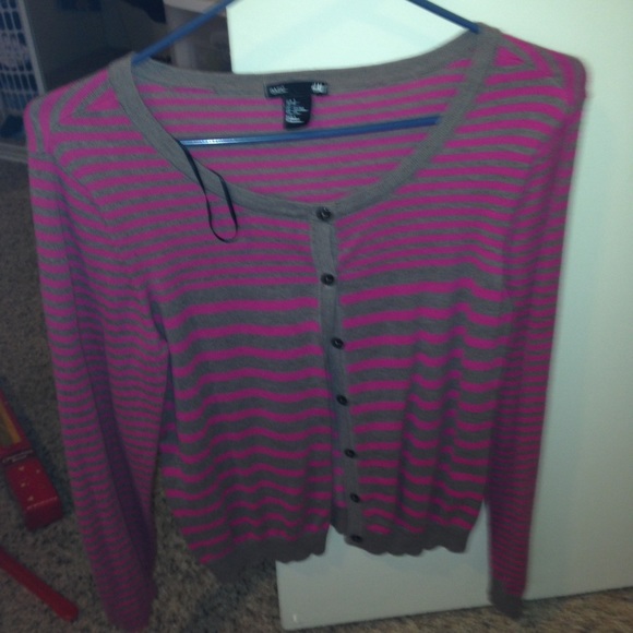 H&M Jackets & Blazers - Small size cute sweater