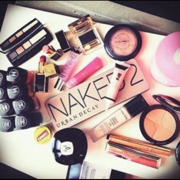 Looking for make up!!! 💄💄
